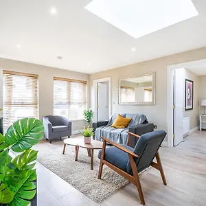 Pass The Keys Stunning 2br Apt In Fab Location With Top Amenities Apartment