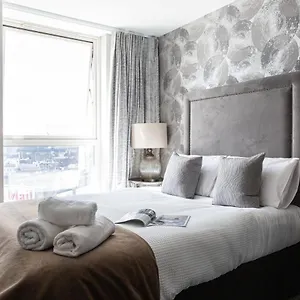 Luxury 5* Heart Of The City, Fabulous Views Apartment